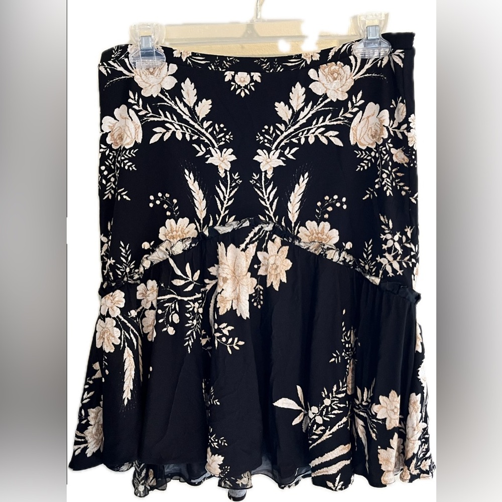 Roberto Cavalli Black Floral Mini Skirt – Stylish and bold.